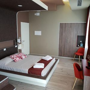 Studio Lit King-Size